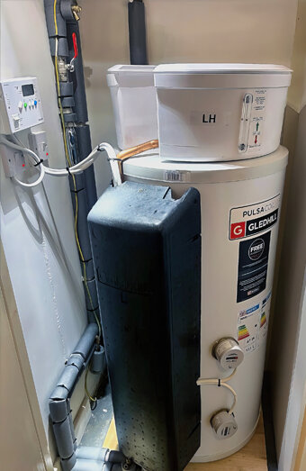 https://maylandshotwater.com.au/uploads/2025/06/electric-hot-water-system-70649.jpg