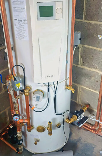 https://maylandshotwater.com.au/uploads/2025/06/gas-hot-water-system-13675.jpg