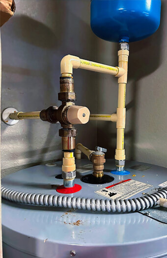 https://maylandshotwater.com.au/uploads/2025/06/gas-hot-water-system-35892.jpg