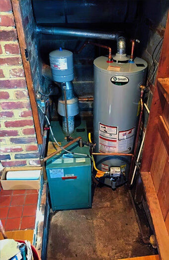 https://maylandshotwater.com.au/uploads/2025/06/gas-hot-water-system-50310.jpg