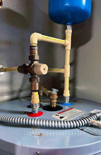 https://maylandshotwater.com.au/uploads/2025/06/gas-hot-water-system-63012.jpg