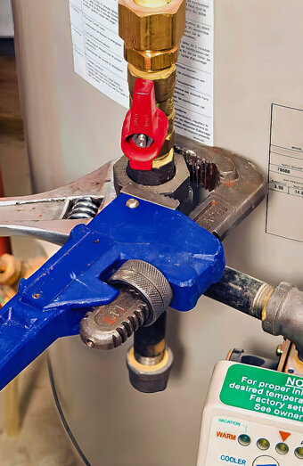 https://maylandshotwater.com.au/uploads/2025/06/hot-water-servicing-15633.jpg