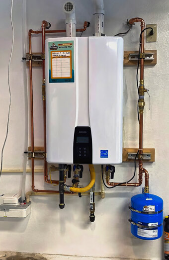 https://maylandshotwater.com.au/uploads/2025/06/instant-hot-water-systems-42978.jpg
